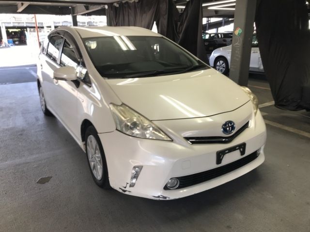 1131 Toyota Prius alpha ZVW41W 2013 г. (NISSAN Osaka)